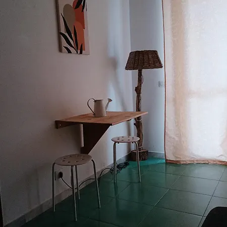 Camera Privata Con Bagno E Cucinino